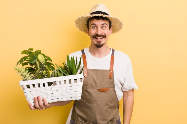 l'air heureux et agréablement surpris