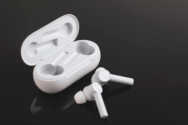 Air Pods ou écouteurs avec étui de chargement sans fil