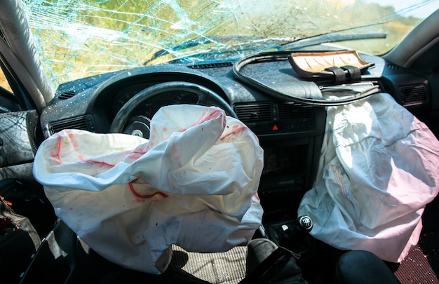 Un airbag a explosé lors d'un accident de voiture