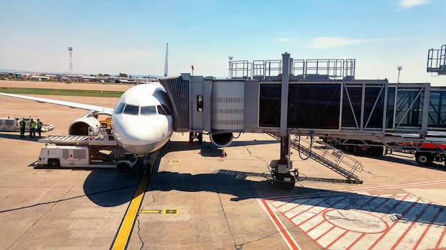 Airbridge connecté à un avion