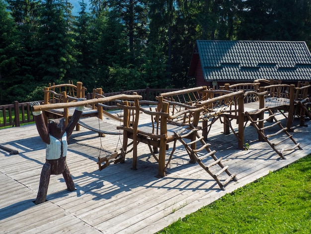 Aire de jeux en bois pour enfants