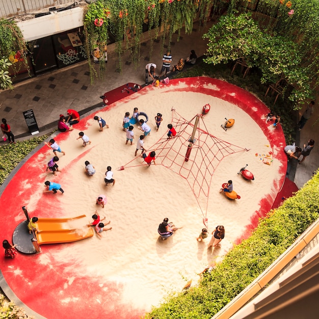 Aire de jeux dans le centre commercial