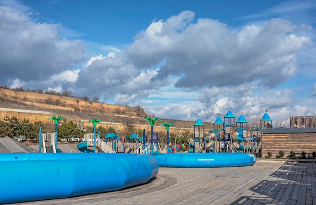 Aire de jeux sur la plage de Fontanka à Odessa en Ukraine