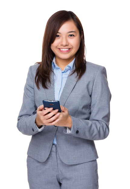 Aisan Young Businesswoman utilisation du téléphone portable