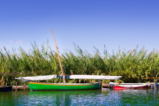 Albufera channel boats à el Palmar de Valence