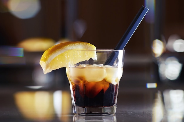 Alcool noir cocktail russe avec vodka et liqueur de café