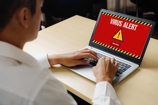 Une alerte d'avertissement de virus sur l'écran de l'ordinateur a détecté une cybermenace à la mode