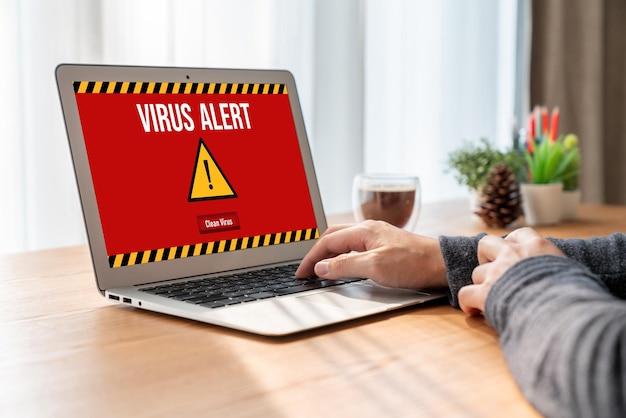 Une alerte d'avertissement de virus sur l'écran de l'ordinateur a détecté une cybermenace à la mode