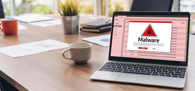 Alerte de malware de cyberattaque affiche la menace détectée sur l'écran de l'ordinateur