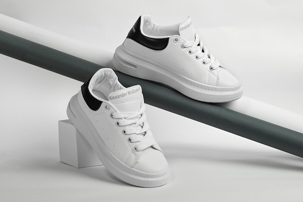 Alexander Mcqueen chaussures femme Baskets en cuir Blanc tendance streetwear haute couture