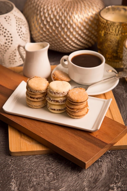 Alfajores dessert argentin péruvien petites portions pause-café sucré petit pot de lait