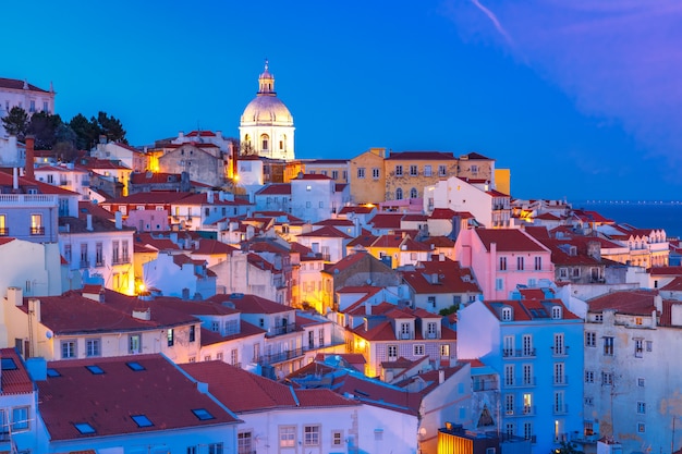 Alfama la nuit, Lisbonne, Portugal