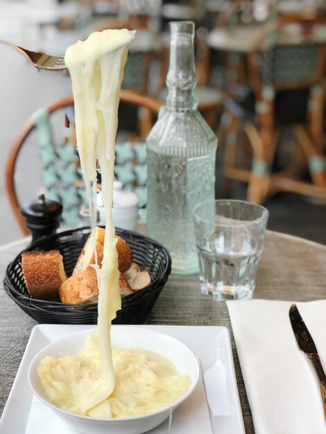 Photo aligot au fromage étiré