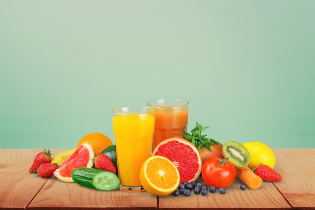 Alimentation équilibrée. Fruits, légumes, jus et stéthoscope