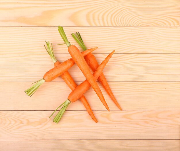 Alimentation saine - carottes et jus de carottes.vue de dessus