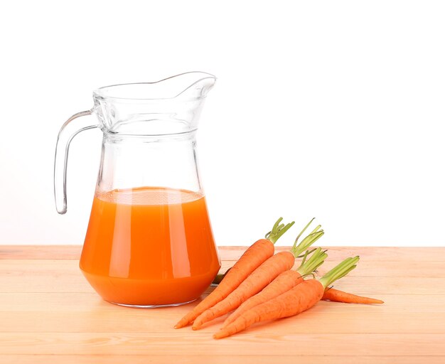 Alimentation saine - carottes et jus de carottes