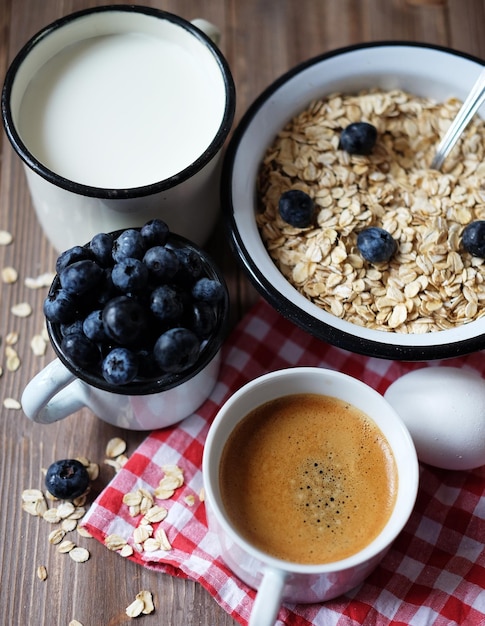 Alimentation saine et concept de régime savoureuse farine d'avoine avec berr