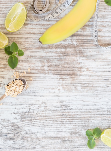 Une alimentation saine, un régime amaigrissant, un régime minceur et un concept de perte de poids