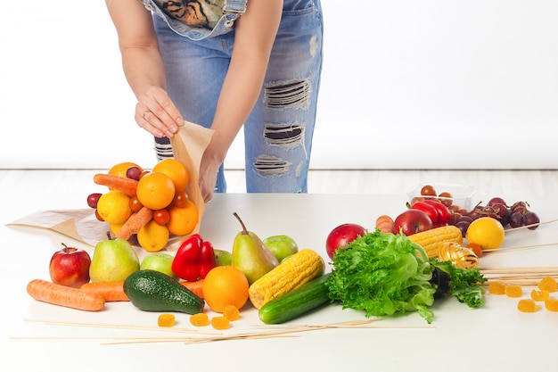 Des aliments frais savoureux et lumineux