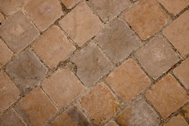 Allée de pavé autobloquant brun d'en haut