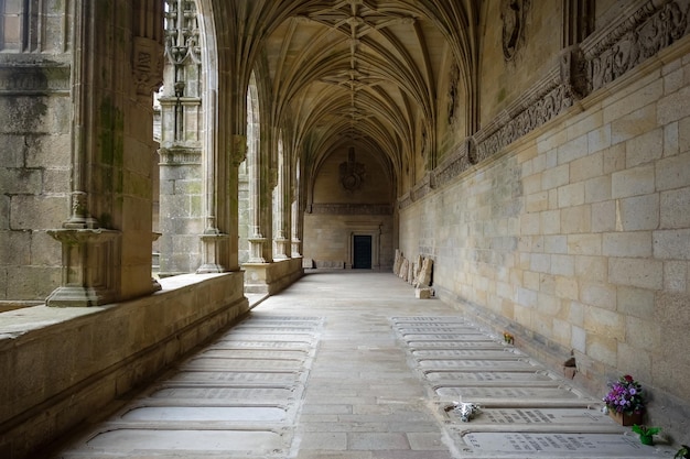 Allées intérieures de la cathédrale de Saint-Jacques-de-Compostelle Galice Espagne