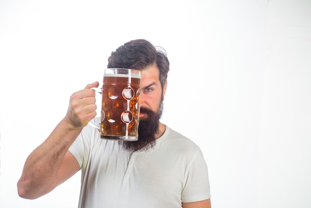 Allemagne traditions oktoberfest bière en verre homme élégant buvant de la bière de la bière en verre pub man détient