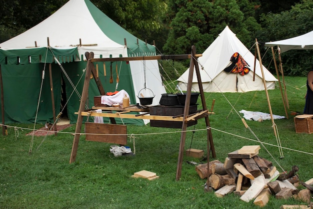 Des Allemands et des voyageurs visitent et rejoignent l'événement du festival rétro d'Europe dans le jardin Domgarten à Speyer le 27 août 2017 en Rhénanie-Palatinat Allemagne