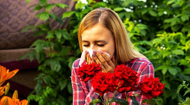 L'allergie des filles aux fleurs. La nature. Mise au point sélective