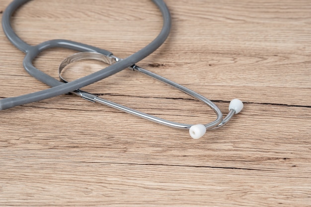 Allure de stéthoscope sur le bureau