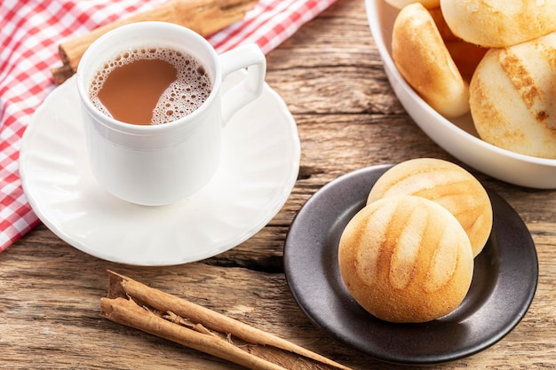 Photo almojabanas délicieux et nutritifs ou pandebono un aliment à base de farine de manioc et de fromage