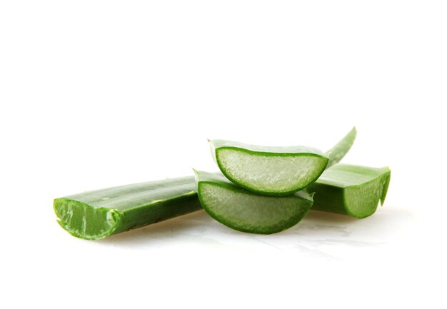 Aloe vera sur fond blanc