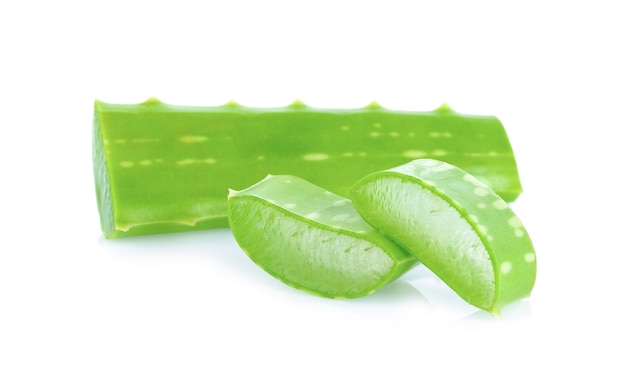 Aloe Vera frais sur fond blanc