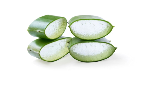 Aloevera isolé sur fond blanc