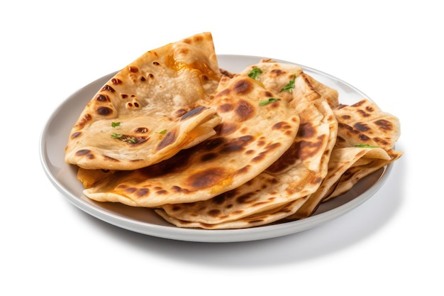 Aloo paratha sur plaque autentique simple fond blanc isolé