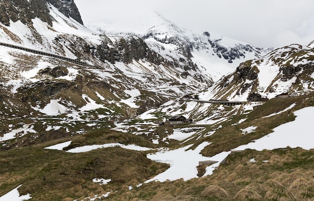 Alpes enneigées dans le paysage autrichien