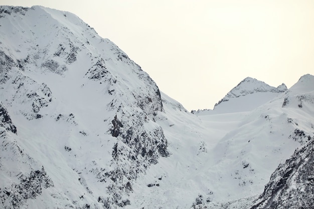 Alpes italiennes montagnes couvertes de neige