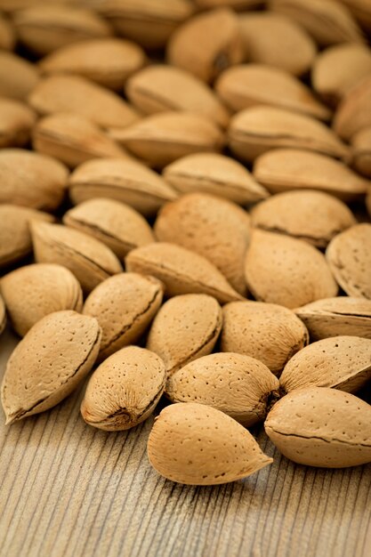 Amandes avec l&#39;accent au premier plan