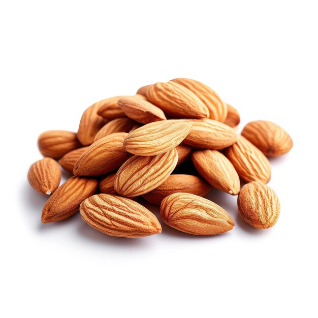 Amandes isolées sur fond blanc