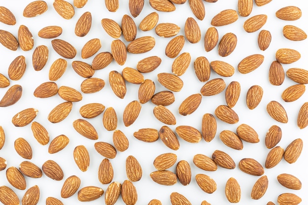 Amandes isolés sur tableau blanc