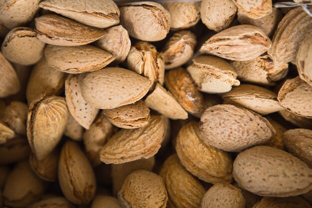 Amandes. Texture d'amandes. Concept d'aliments biologiques sains. Vue de dessus