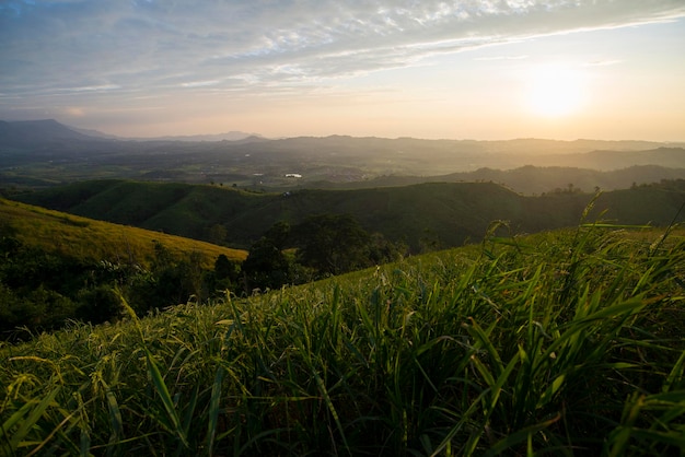 Amazing Dawn Morning lever du soleil vu de la colline Beau paysage