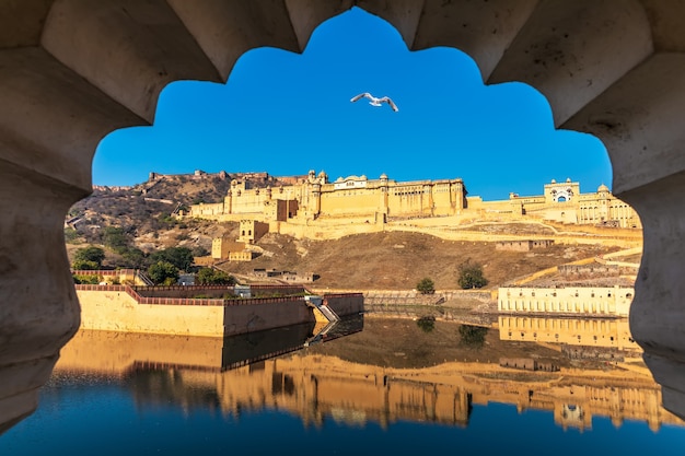 Amber Fort, vue depuis l'arc de Jaipur, Inde.