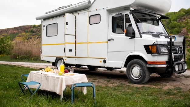 Aménagement camping-car et table