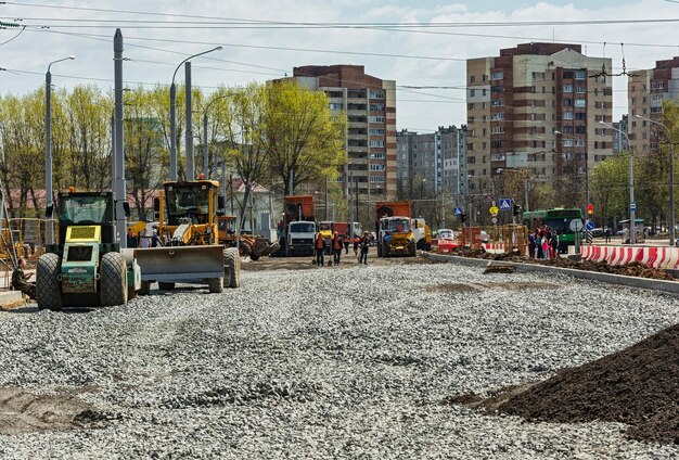 L'aménagement et la construction d'une nouvelle route dans la ville