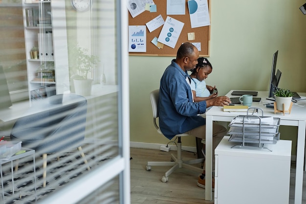 Amener l'enfant au travail le jour