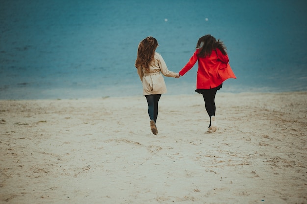 amies sur la plage