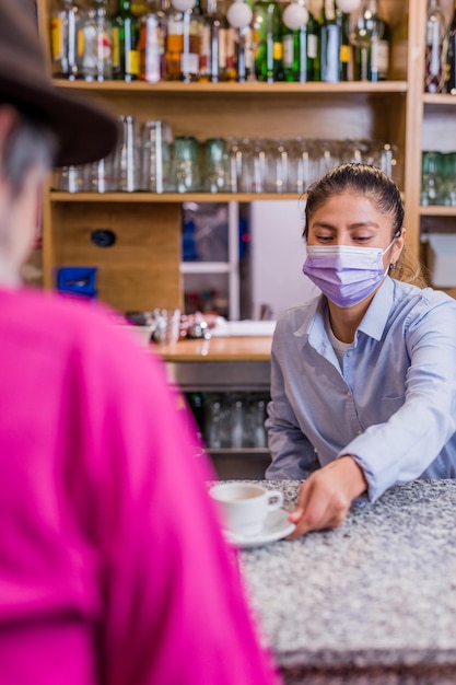 Photo des amies qui travaillent au restaurant.