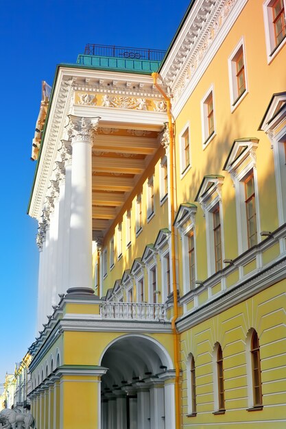L'Amirauté, vue de l'entrée principale de Saint-Pétersbourg.Russie