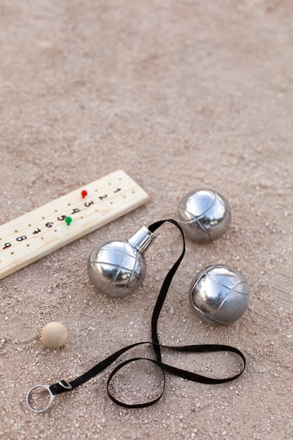 Photo amis âgés jouant à la pétanque