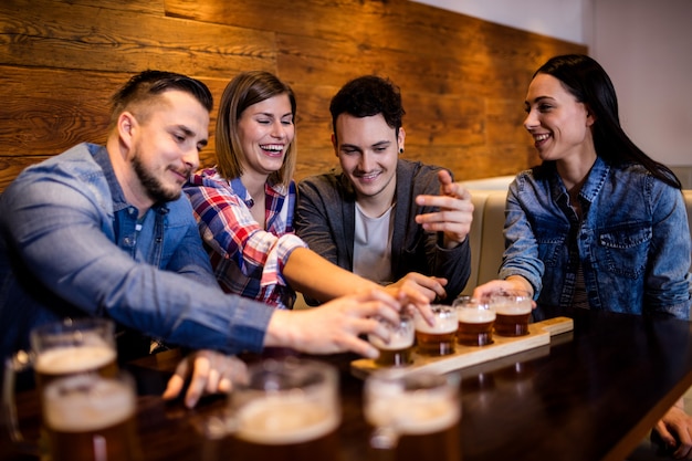 Amis, apprécier, bière, table